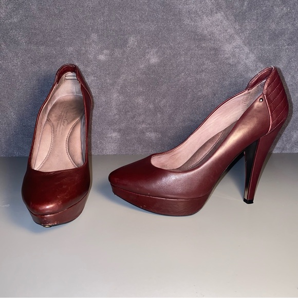 Kenneth Cole Size 7M Burgundy Leather Heels Pumps - Picture 1 of 10